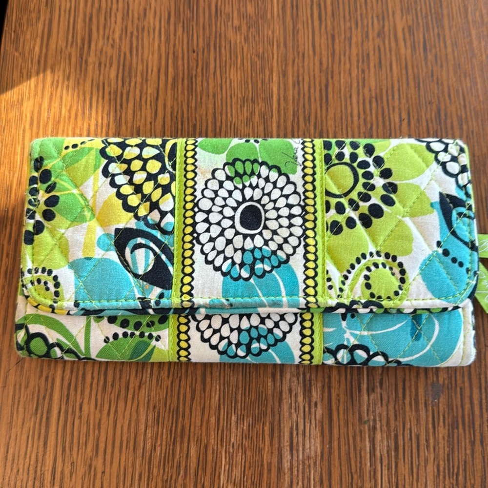 Vera Bradley Tri-Fold Limes Up Retired Wallet